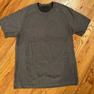 Lululemon short sleeve T shirt
